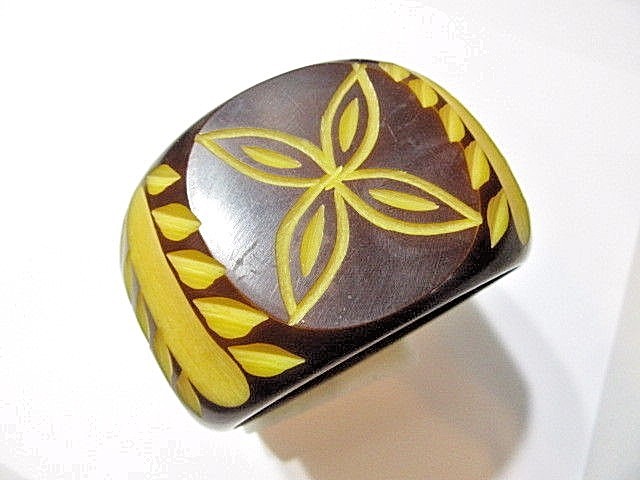 LARGE CONTEMPORARY RESIN BANGLE BRACELET BROWN YELLOW TRIBAL CARVED FLORAL FLAT gallery