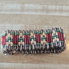 VINTAGE SAFETY PIN Handmade Beaded Bracelet