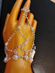 Jewelry Bracelet W.Attached Ring SILVER color BLING Crystals,Pearls Chain Set A1