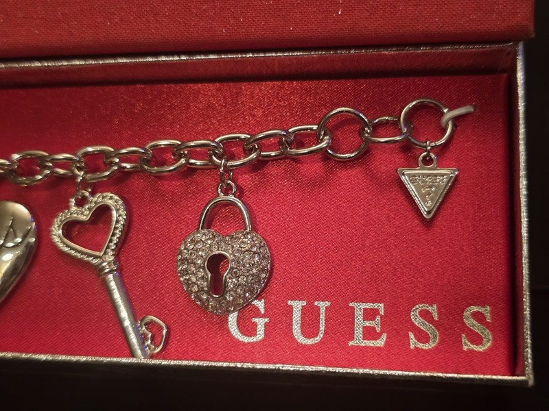 Guess Lock and Key 5 Charm Bracelet New Open Box Silver Colored gallery