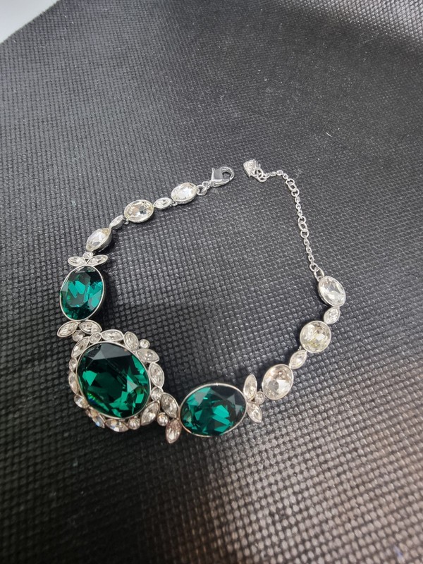 SWAROVSKI BRAZIL GREEN AND CLEAR CRYSTAL COLLAR BRACELET 5472614 gallery