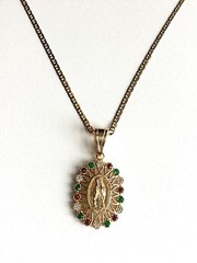 18K BANO DE ORO CADENA DE GUADALUPE 20″/GUADALUPE NECKLACE 20″ LONG – 44 x 23 mm
