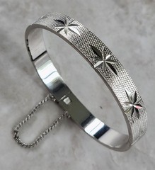 WHTING AND DAVIS STYLE BRITE CUT ATOMIC SILVERTONE BANGLE BRACELET