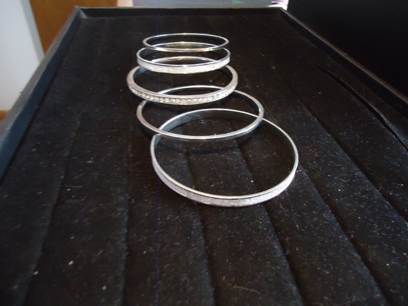 NWOT Set of 5 Shiny Stackable Bangle Bracelets Glitter - Smooth - Clear Rhinesto gallery