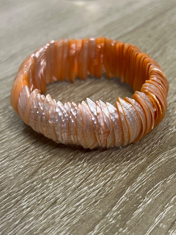 Vintage Peach & White Shell Stretch Bracelet – Disc Bead Fashion Jewelry gallery