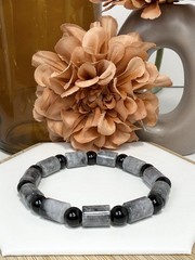 Wuji Jadeite Light Grey Barrel w/Agate Bead Bracelet 9MM Item B
