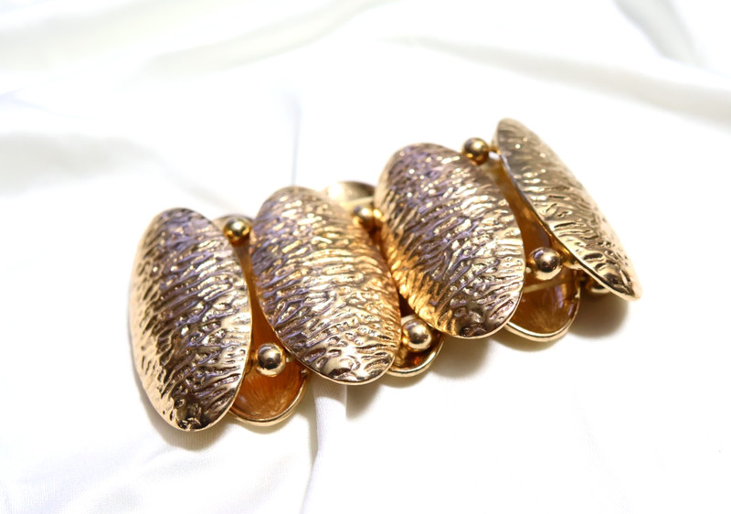 PRETTY Large Wide Chunky Oval Textured Curved Link Elasticated BRACELET gallery