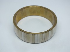 Beautiful Bangle Bracelet BrassTone Off White Insets 1″ W x 2 5/8″ ID NICE