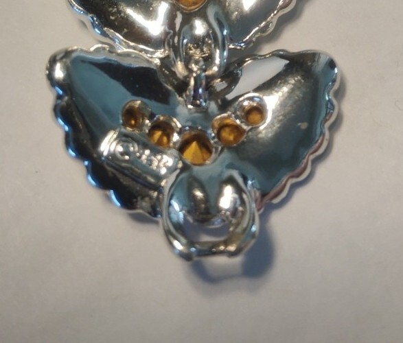 Vintage BSK Rhinestone Shaped Chevrons Inside Of Heart-shaped Shell Bracelet gallery