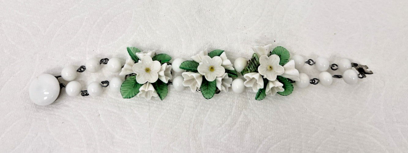 Vintage White Flower & Green Leaf Bead Beaded Bracelet 7" Elegant & Stunning gallery