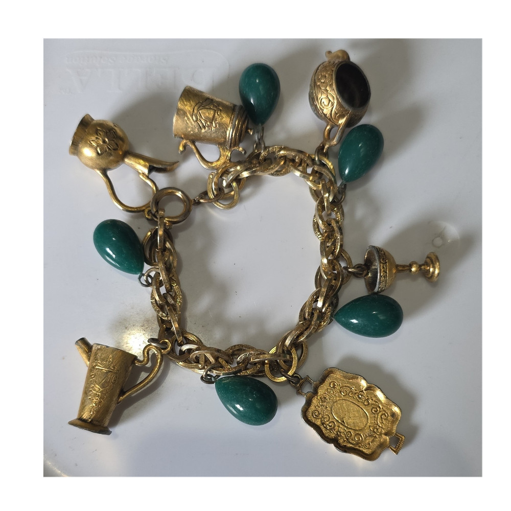 Gold Tone Green Teardrop Dangle Charm Bracelet Cable Chain Spring Ring Clasp