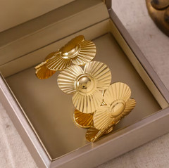 Adjustable Floral Bracelet – Elegant Luxury Flower Clasp Bangle Stainless Steel