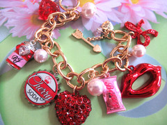 Betsey Johnson Gold Tone Valentine’s Day Love Spell Charm Bracelet NEW