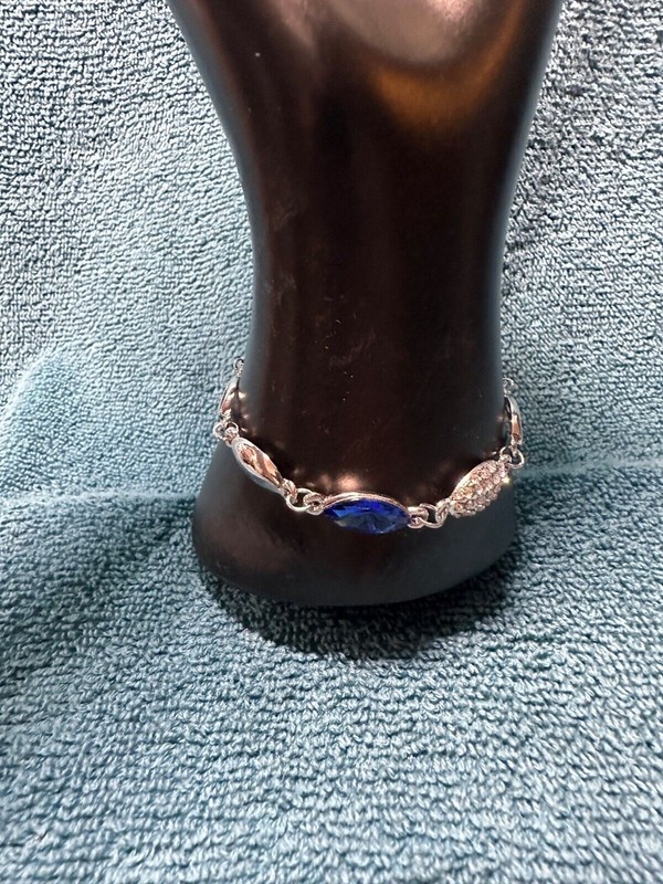18K White Gold Crystal Blue Fashion Bracelet New gallery