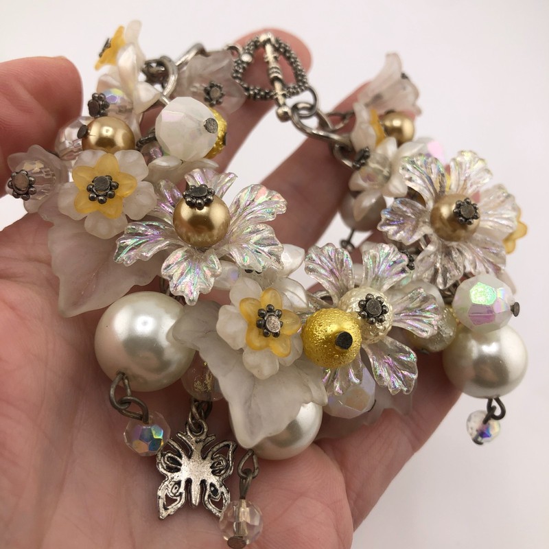 Charm Bead Bracelet Floral Iridescent Faux Pearl Charms Retro Christmas Flowers gallery