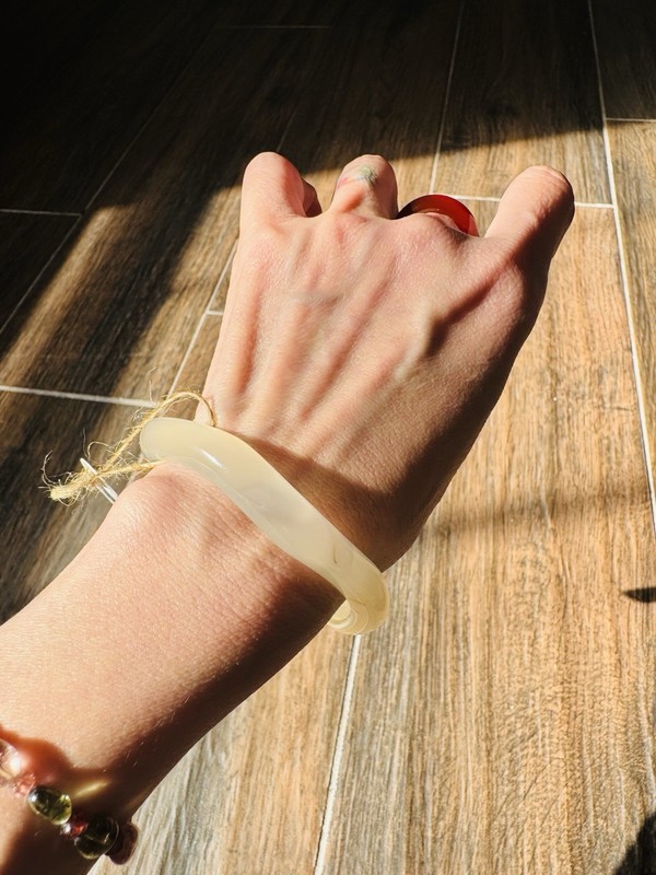 Natural wavy Agate Bangle 53mm gallery