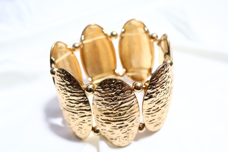 PRETTY Large Wide Chunky Oval Textured Curved Link Elasticated BRACELET gallery