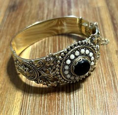 Vintage ST Whiting & Davis Faux Pearl Onyx Center Focal Bracelet Ornate Embossed