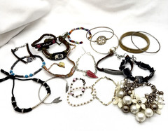 19 Random Bracelets Wide Variety Maui Beads BoHo Lot #1