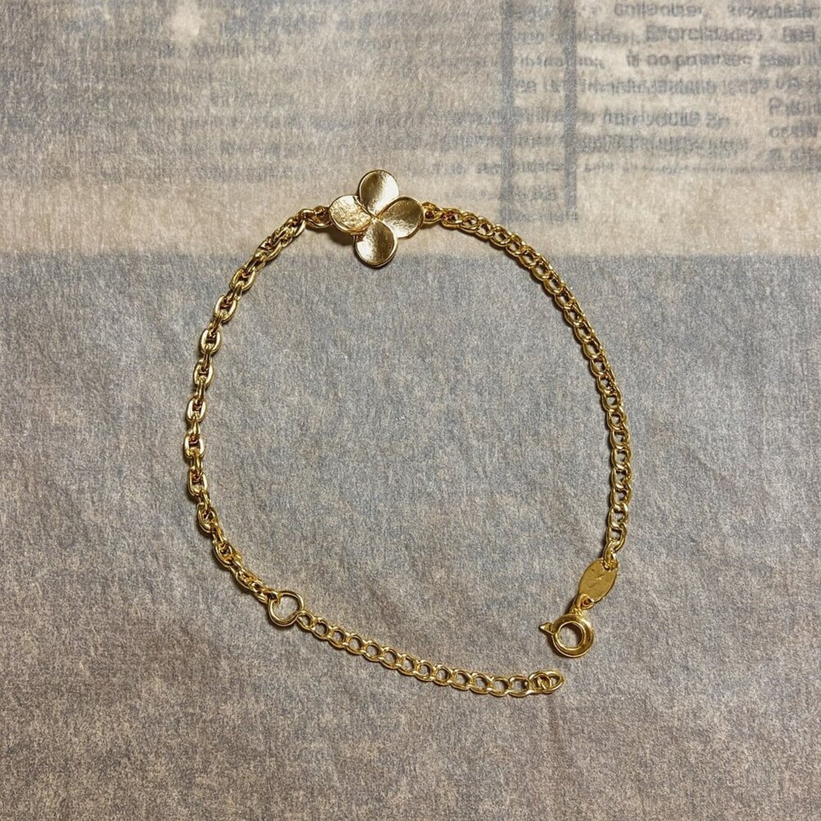 Set of 2 Goldfilled Jewelry pieces: Clover Bracelet and Multi-Layer Band Ring gallery
