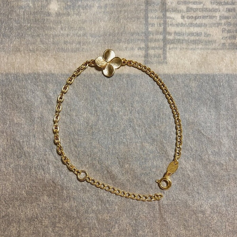 Set of 2 Goldfilled Jewelry pieces: Clover Bracelet and Multi-Layer Band Ring gallery