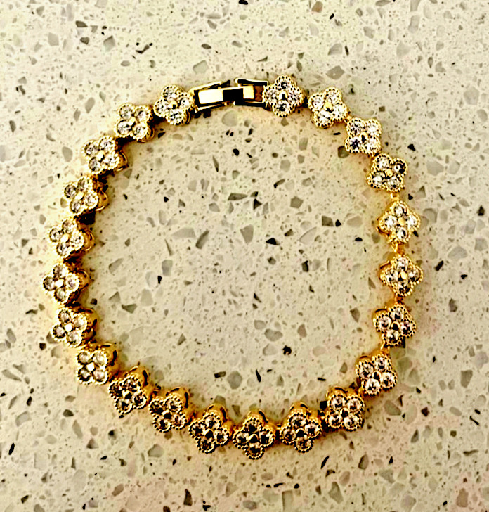 Gold Tone Clear Crystal Flower Link Bracelet Box Clasp Fashion Jewelry gallery