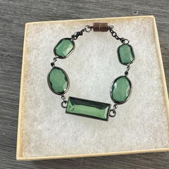 Green Glass Oval Bezel Cable Link Chain Bracelet Magnet Clasp 7 in