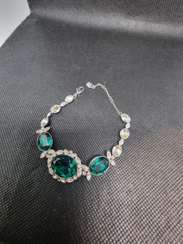SWAROVSKI BRAZIL GREEN AND CLEAR CRYSTAL COLLAR BRACELET 5472614 gallery
