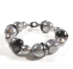 T Tahari Modern Large Grey Imitation Pearl Hematite-Tone Link Flex Bracelet NWT