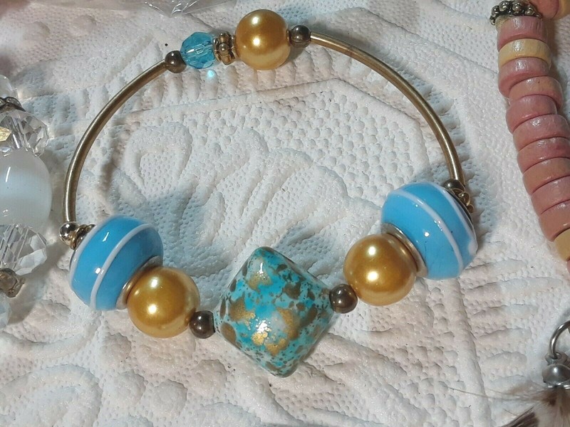 Crystal beads, blue glass, red plastic. Lot of 13 beautiful bracelets. gallery