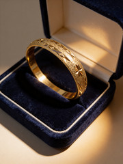Beautiful 14K Gold Plated Bangle – High Quality, Hypoallergenic, Water Resistant