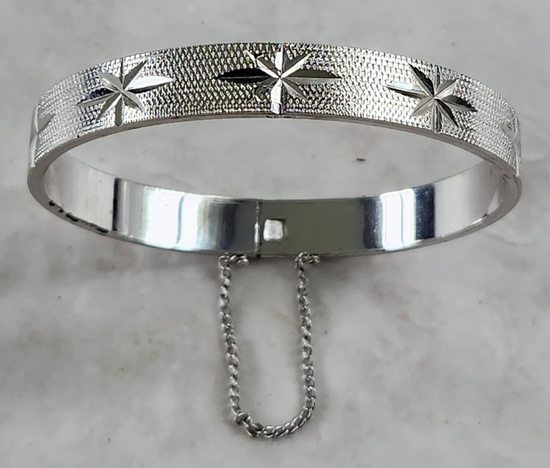 WHTING AND DAVIS STYLE BRITE CUT ATOMIC SILVERTONE BANGLE BRACELET gallery