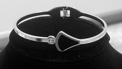 Women’s Fashion Silver Metal Bracelet- Clip to Open/Close (One Size Fits Most)