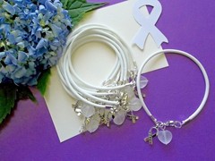 10 LUNG CANCER AWARENESS BRACELETS/WHITE HEART BEAD/’HOPE’ RIBBON CHARM