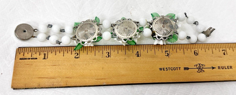 Vintage White Flower & Green Leaf Bead Beaded Bracelet 7" Elegant & Stunning gallery