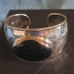 Retired Silpada Sterling Silver Hammered Wide Cuff Bracelet Black Onyx 925