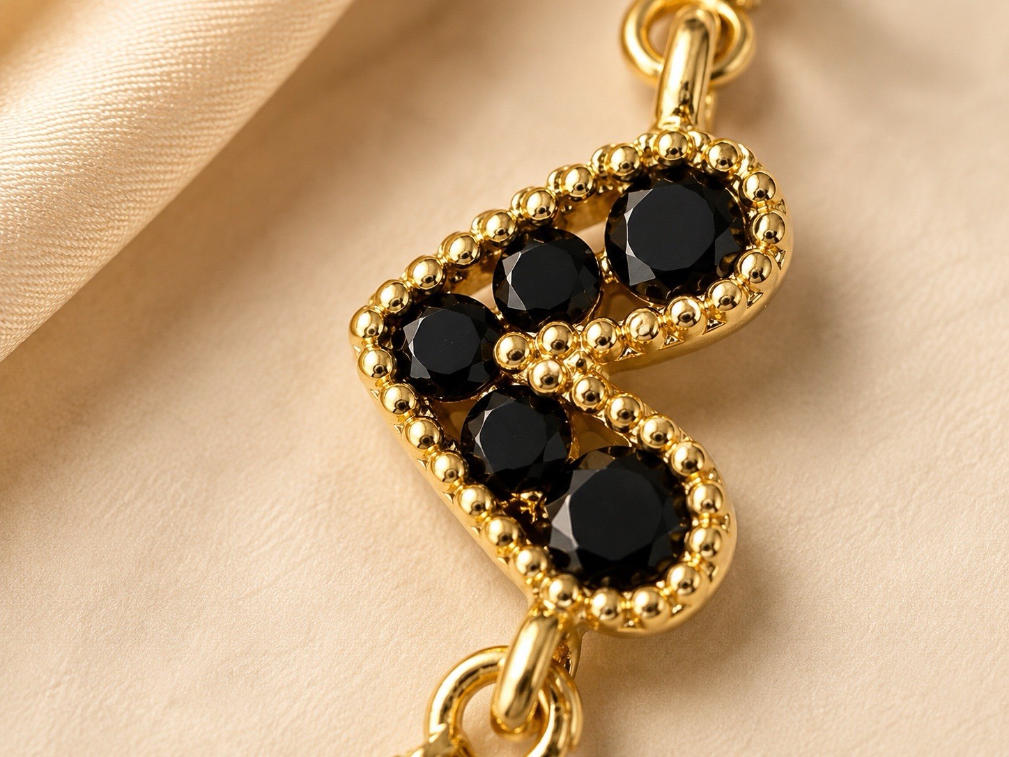 Bracelet 18k Gold Plated Adjustable Bolo Cable Chain Black Crystal Pavé Heart gallery