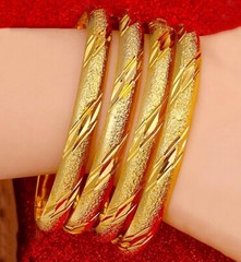 18k Yellow Gold Over Brass Womens Italian Cut Design 7.5″ Opening Bangle D223