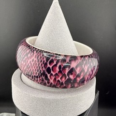 Vintage Chunky Acrylic Bracelet Bangle Purple Snake Skin 8.5″