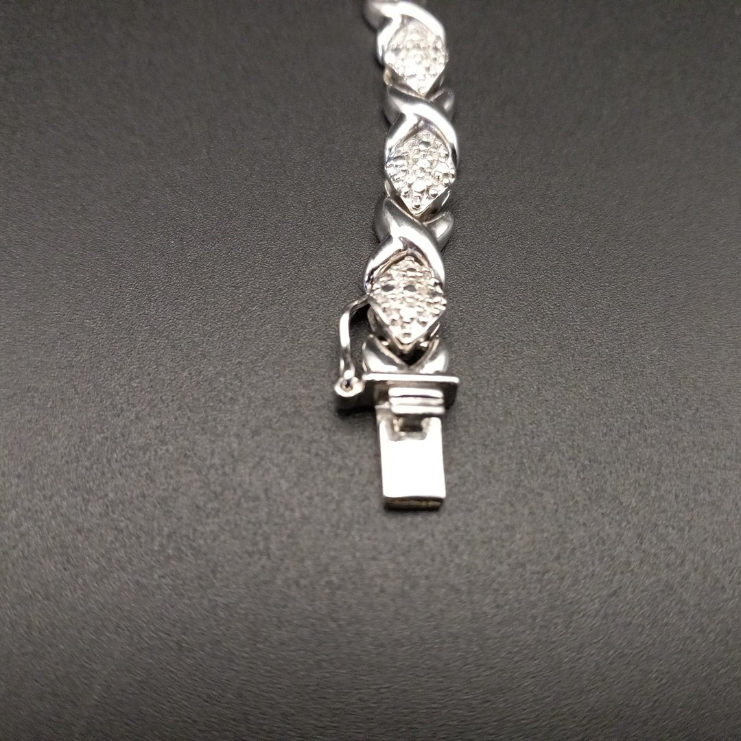 Silver Toned X's And Textured Diamond Shape Linked Bracelet 7.5" gallery