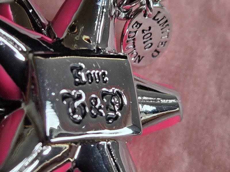 JUICY COUTURE 2010 HOT PINK BOW LIMITED EDITION IN GOLD ORIGINAL BOX NIB gallery