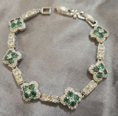 Elegant 18k White Gold Plated Emerald Green Clover Link Bracelet