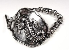 BEACH FASHION NAUTICAL ARTISAN SEAHORSE ANTIQUE SILVER TONE TOGGLE BRACELET