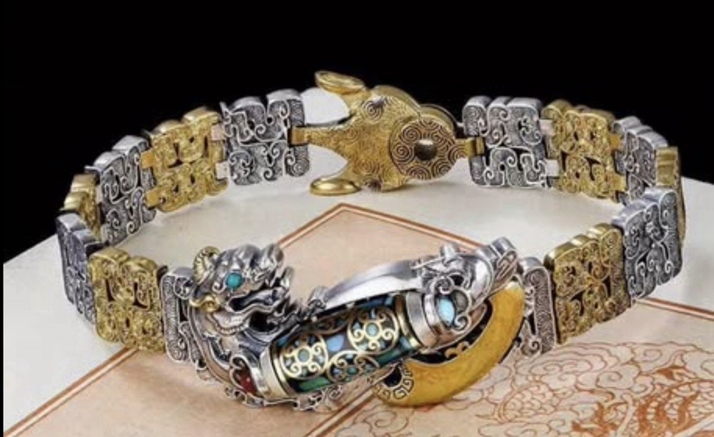 Antique style Beautiful Men's Bracelet, a Lucky Bracelet That Works in Time.