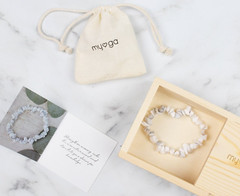 Howlite Gemstone Chip Bracelet with Gift Bag and Wooden Box.New.Ideal Gift.