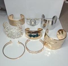 Lot Of Bracelets Gold Tone/Silver Tone Squeeze Closure On Some. Normal Wear Mark