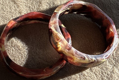 Chunky Red Glitter Lucite Bangle Set – Marbled Swirl Resin Retro style