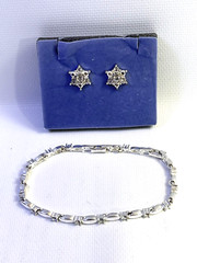 2004 Avon Sparkling Clear Crystal Tennis Bracelet And Earring Set Silver ToneNIB