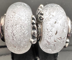 (ONE) New 100% Auth PANDORA Glittery White Murano Mom & Love Charm 792655C00