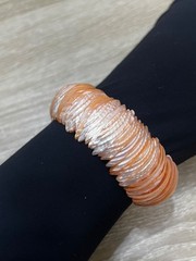 Vintage Peach & White Shell Stretch Bracelet – Disc Bead Fashion Jewelry